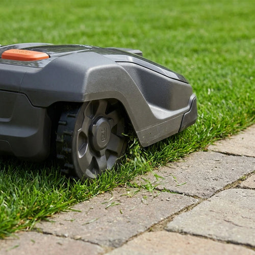 Featured feature 2: TurfNexus Glide S700 Robot Mower